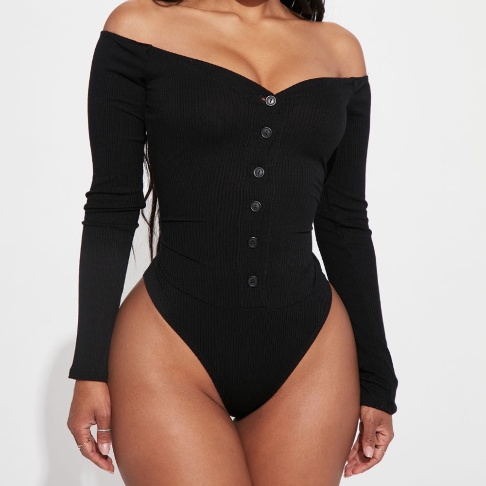 Women’s off the shoulder bodysuit size XL1